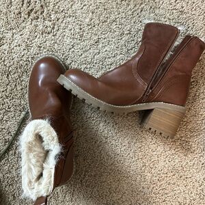 Size 8 women’s boots